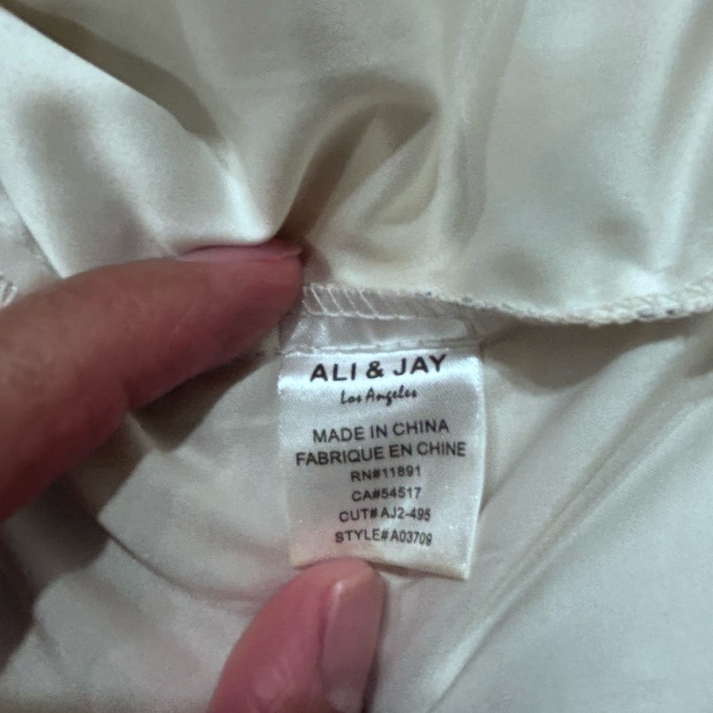 Ali & Jay Los Angeles Floral Cold Shoulder V- Neck Short Dress w/ Lining Size S - Picture 7 of 7